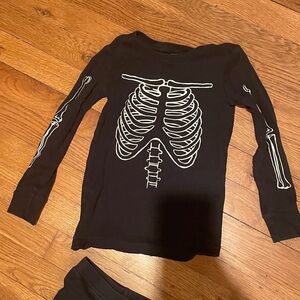 Old Navy Glow in the Dark Skeleton pajama set 6T